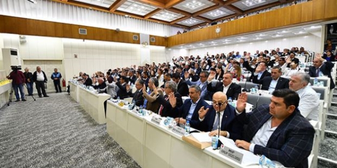 İzmir Büyükşehir Belediye Meclisi'nde 'arsa' tartışması