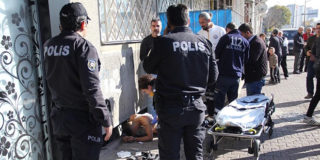 Polise direnen zanlı, arbedede tabancayla yaralandı