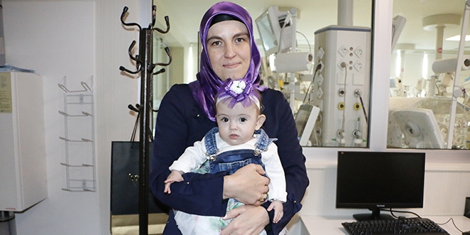 Yaşamaz denilen Ceren bebek 13 aylık oldu