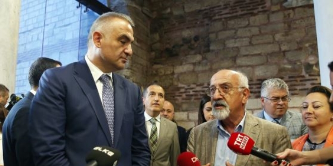 Bakan Ersoy, �stanbul'un tarihi mekanlar�n� gezdi