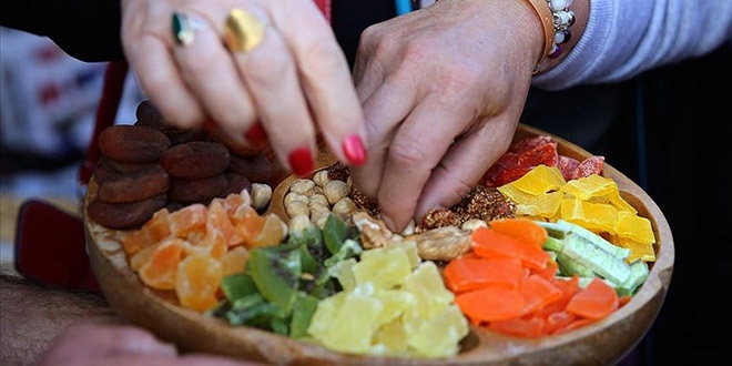 Rengarenk kurutmalklar turistleri cezbediyor