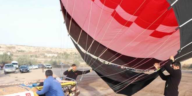 Bakan Varank ilk yerli balon ile uçtu