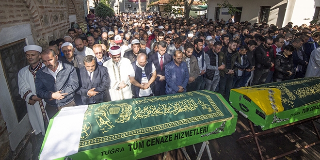 Kazada hayatını kaybeden imam ve ailesi toprağa verildi