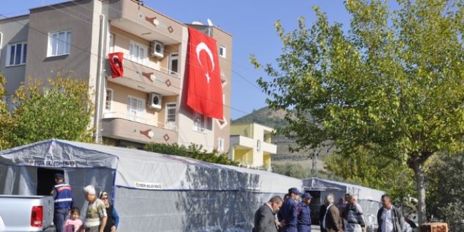 Şehit astsubayın baba ocağına ateş düştü