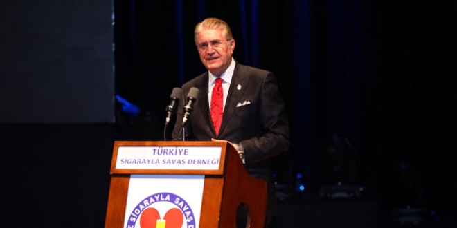 'Sigaraya her yıl 25 milyar dolar harcanıyor'