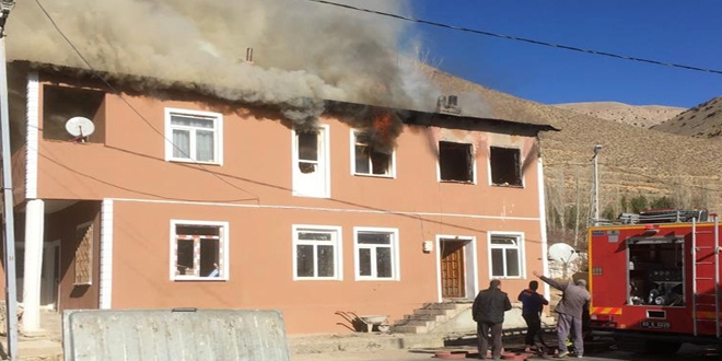 Bayburt'ta bir evde kan yangnda 3 kii hayatn kaybetti