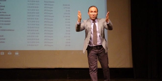 Gündüz muhtar akşam stand-up'çı