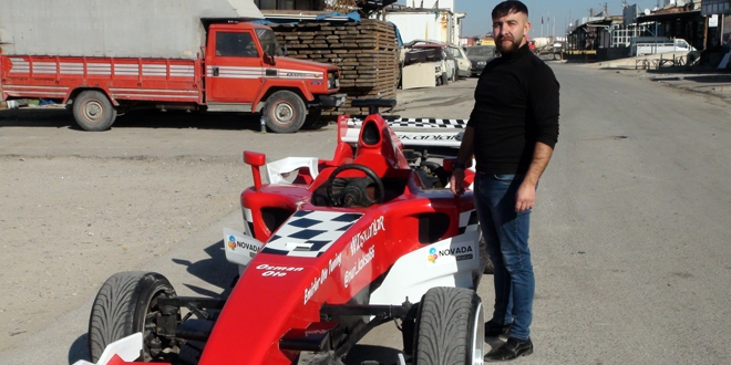 Kaporta ustası kendi imkanlarıyla 'Formula 1' aracı yaptı