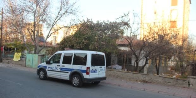 2 yaşındaki çocuğu kapıyı kıran komşusu kurtardı