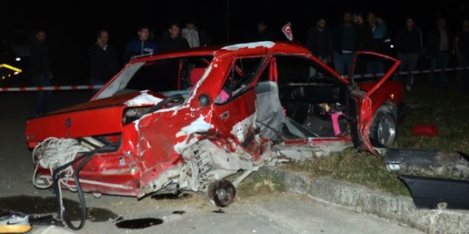Sakarya'da otomobille kamyonet çarpıştı: 2 ölü, 3 yaralı