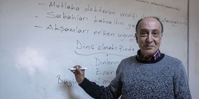 Emekli öğretmenin 40 yıldır bitmeyen meslek aşkı