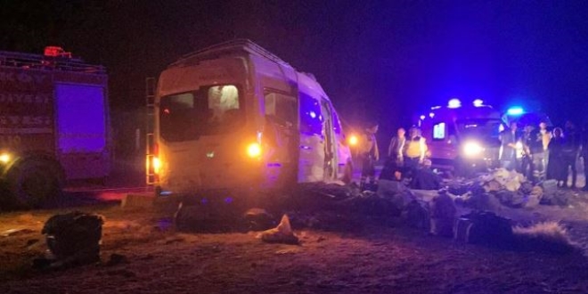 Yozgat'ta trafik kazası: 16 yaralı
