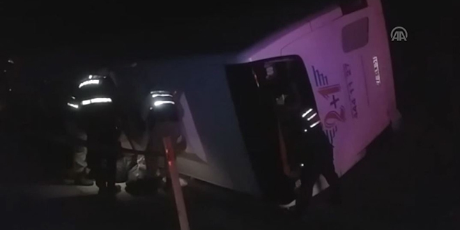 Osmaniye'de yolcu otobs devrildi: 25 kii yaraland