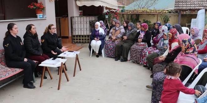 Kadına şiddete karşı köy köy geziyorlar