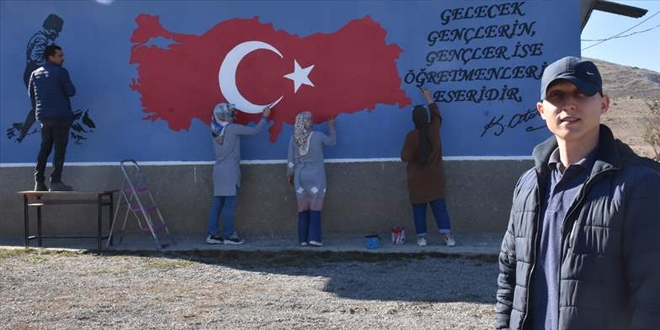 Çiçeği burnunda öğretmenler köy okulunu cıvıl cıvıl yaptı