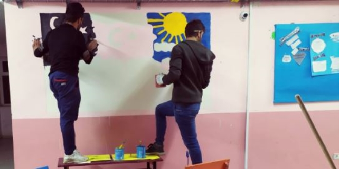 Fedakar öğretmenlerden okul boyama çalışması