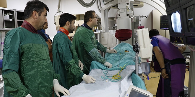 Akciğerinde pıhtı olan doktoru, meslektaşları kurtardı