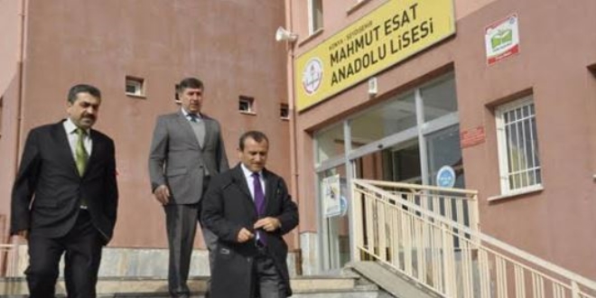 Vali Sonel'den 24 öğretmene Barcelona Gezisi jesti