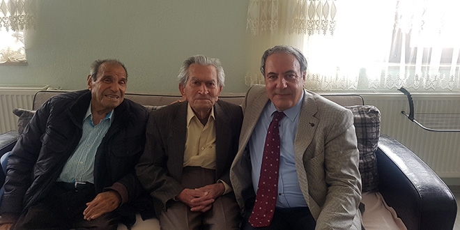 70 yıl sonra dedektif gibi iz sürüp öğretmenini buldu