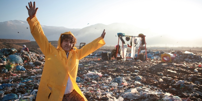 Profes�r ��p depolama alan�nda at�klara dikkat �ekti