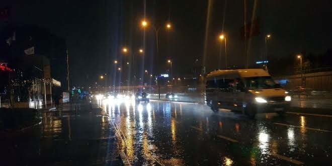 İstanbul'da beklenen yağmur başladı