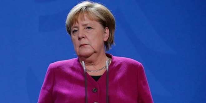 Merkel: T�rkiye'nin NATO �yesi kalmas� laz�m