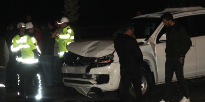 Mardin'de işçi servisi ile polis aracı çarpıştı: 7 yaralı