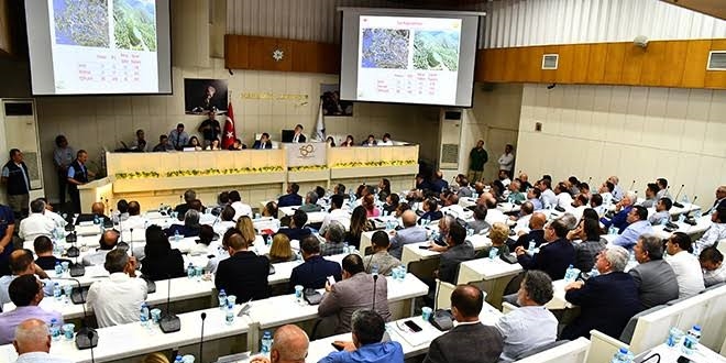 İzmir Büyükşehir Belediye meclisi'nde şato tartışması