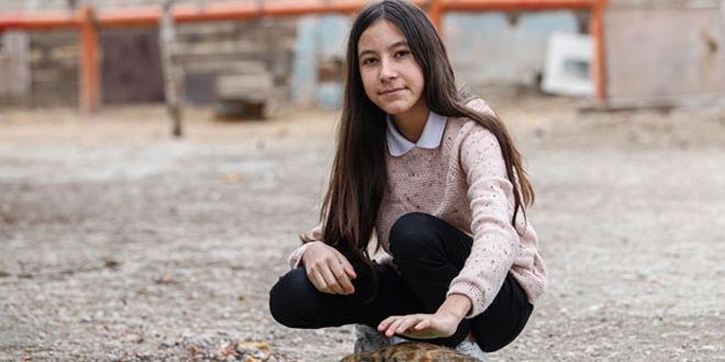Sokak kedilerine harçlığı yetmeyen öğrenciye KDK çözüm buldu