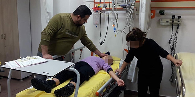 K�z�n� darbetti�ini iddia etti�i ��retmene di�er veliler sahip ��kt�