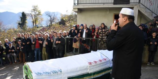 Lösemiden ölen lise öğrencisi, toprağa verildi