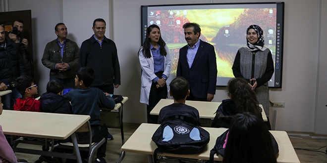 Diyarbakır Büyükşehir'den 900 öğrenciye eğitim desteği
