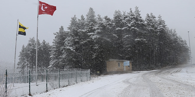 Kartepe, Abant ve Ilgaz'a mevsimin ilk karı düştü