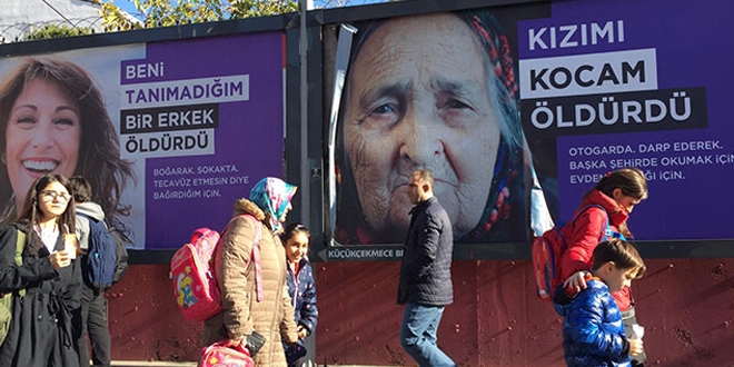 Belediyenin sokaklara astığı afişlere tepki
