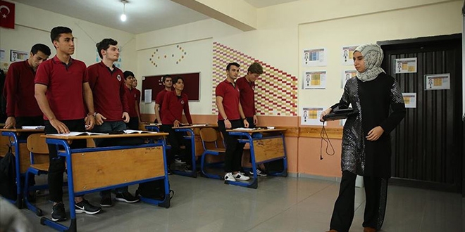 'Dilek öğretmen' azmiyle öğrencilerine ışık oluyor