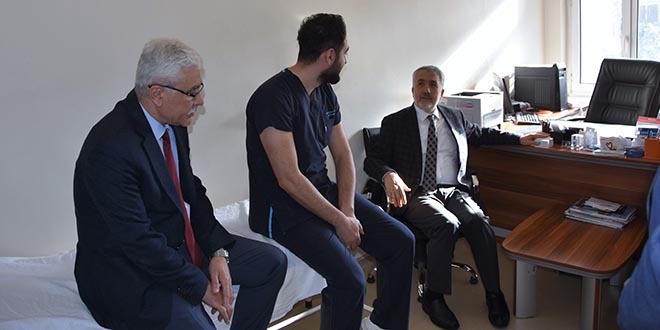 Rektör Bilgiç, şiddete uğrayan hekimi ziyaret etti