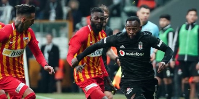 Beşiktaş'ta zirve yürüyüşü sürüyor