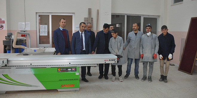 Fabrikadan farksız olan okul, siparişlerini bekliyor