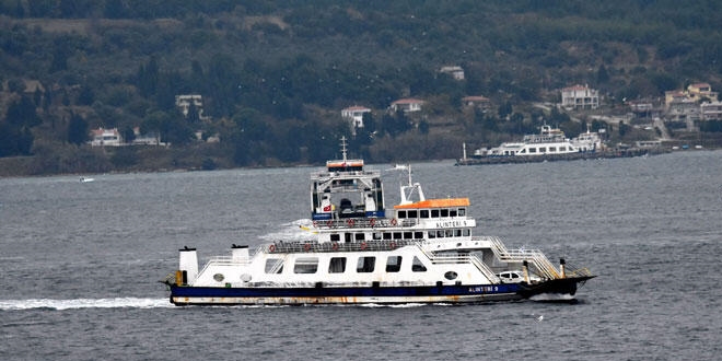 Gökçeada feribot seferlerine fırtına engeli