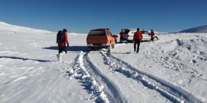 Kayıp dağcıları arama çalışmaları aralıksız sürüyor