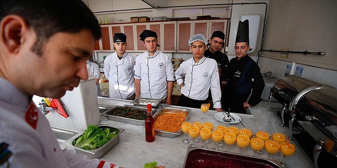 Mezun olmadan iş teklifi alıyorlar