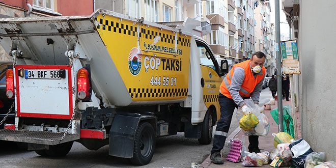 Bu taksi insan değil 'çöp' taşıyor