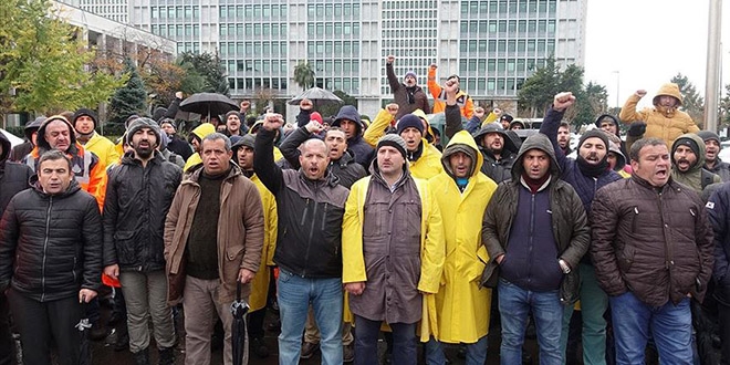 İBB'de işten çıkarılan işçilerin eylemi 100. gününde