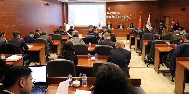 Belediye Başkanı maaşını derneklere aktarıyor