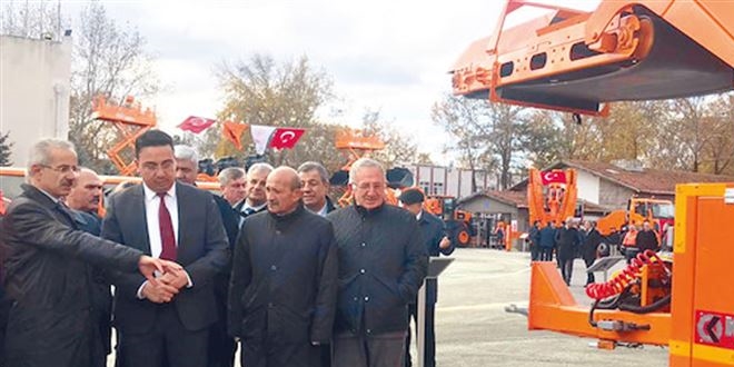 Albayrak grubunun ürettiği süpürge Karayolları filosunda