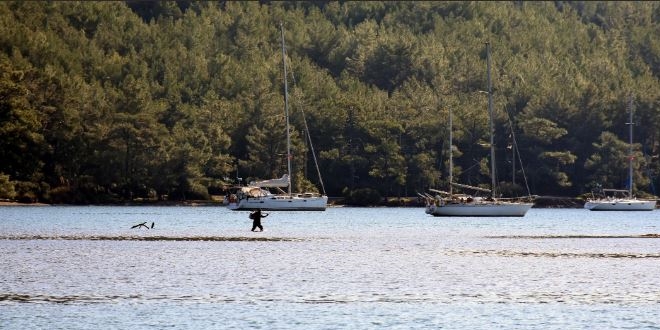 Tatil cennetinde deniz suyu çekildi, adacıklar oluştu
