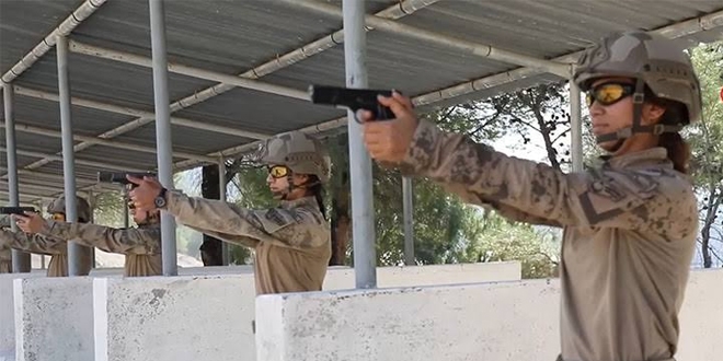 �lk kad�n komando astsubaylardan zorlu e�itim