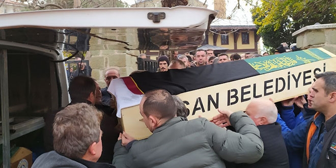 Su kanalında ölü bulunan avukat defnedildi