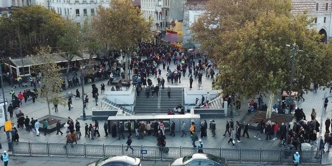 Eminönü'nde 'Umut kuyruğu'