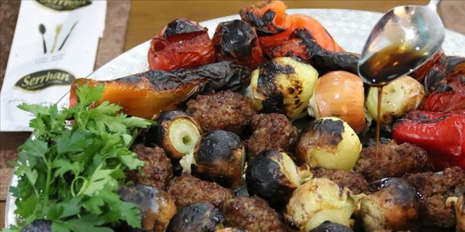 Tescilli 'Urfa soğan kebabı' damak çatlatıyor